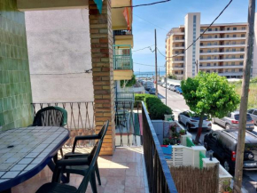 R132 Apartment with air conditioner 50m from the beach